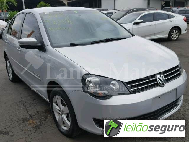 LOTE 047 - VOLKSWAGEN POLO SEDAN COMFORTLINE 2014