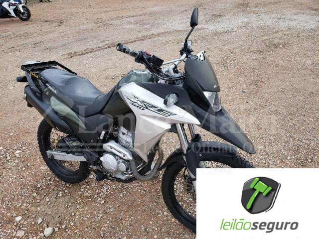 LOTE 018 - HONDA XRE 300 2017