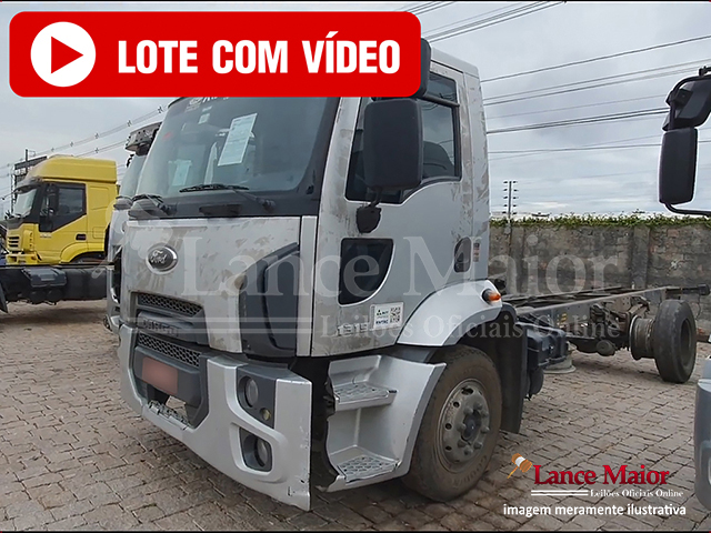 LOTE 008 - Ford Cargo 1319 C Fechada 2013